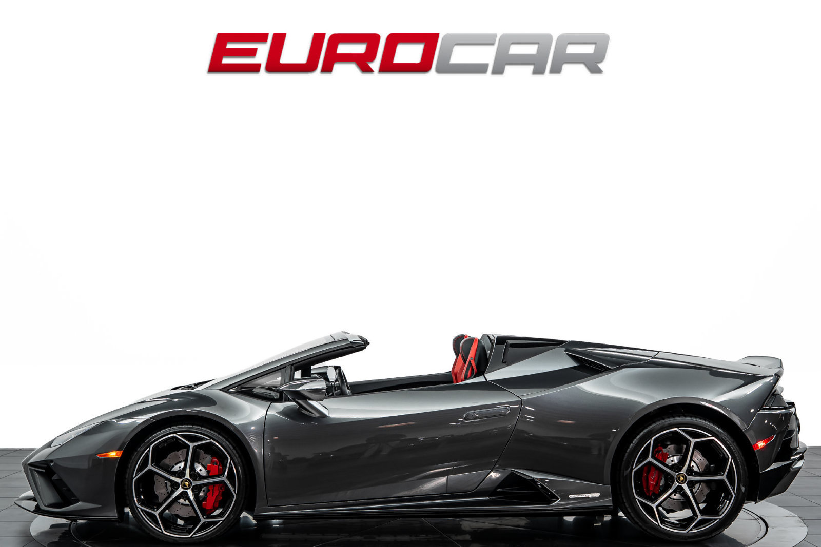 Used 2021 Lamborghini Huracan EVO RWD image 2
