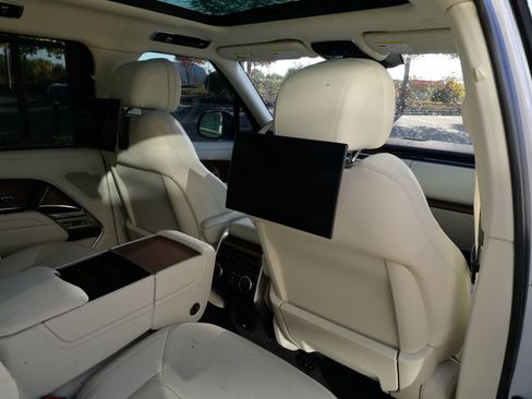 Used 2023 Land Rover Range Rover Autobiography image 47