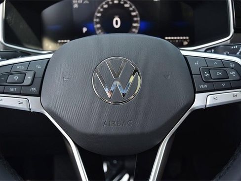 New 2025 Volkswagen Taos SE image 18