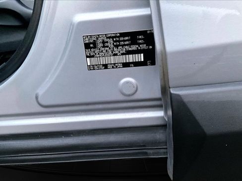 Used 2018 Toyota RAV4 XLE image 9