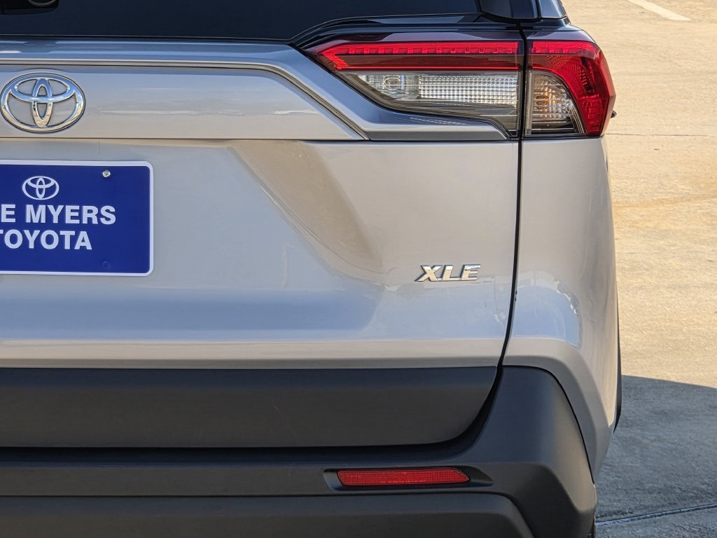 Used 2025 Toyota RAV4 XLE FWD image 9