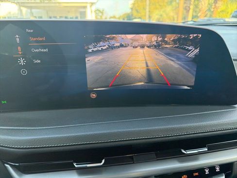 Used 2025 Cadillac XT4 Premium Luxury image 17