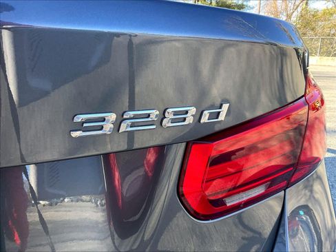 Used 2018 BMW 328d xDrive Sedan w/ Premium Package image 28