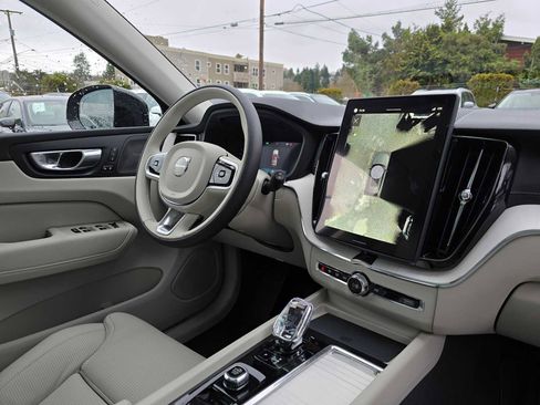 New 2026 Volvo XC60 B5 Ultra w/ Protection Package Premier AWD/4WD image 12