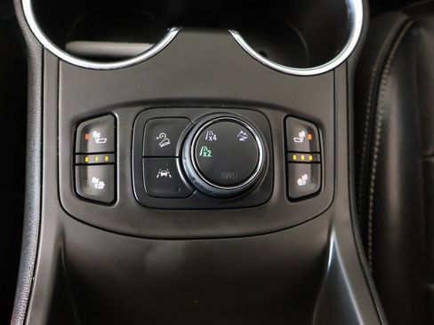 Used 2022 GMC Terrain SLT AWD/4WD image 7