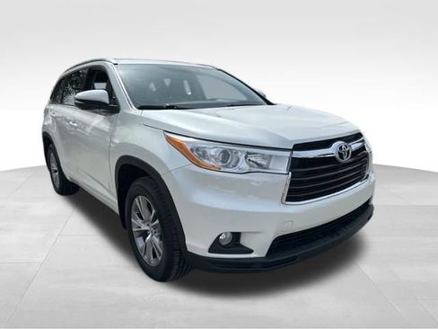 Used 2014 Toyota Highlander XLE image 9