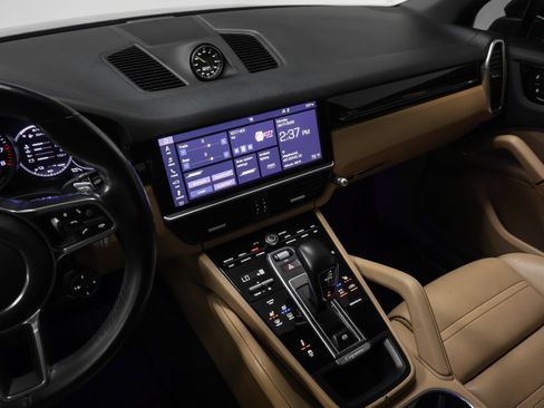 Certified 2019 Porsche Cayenne E-Hybrid AWD/4WD image 35