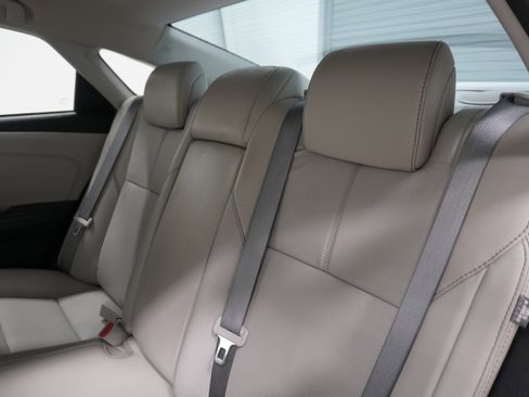 Used 2016 Toyota Avalon Limited image 12