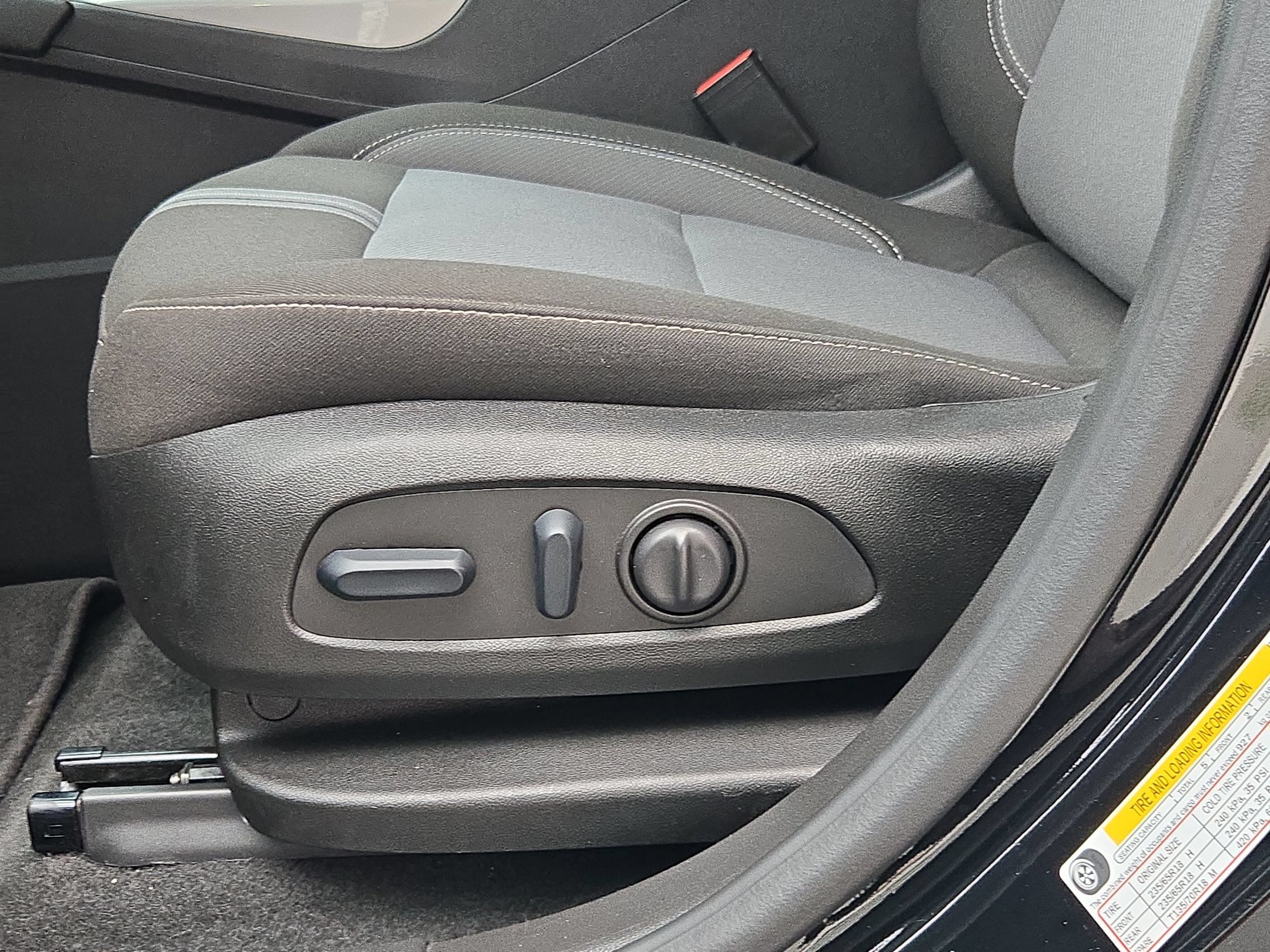 Used 2025 Chevrolet Blazer LT FWD image 24