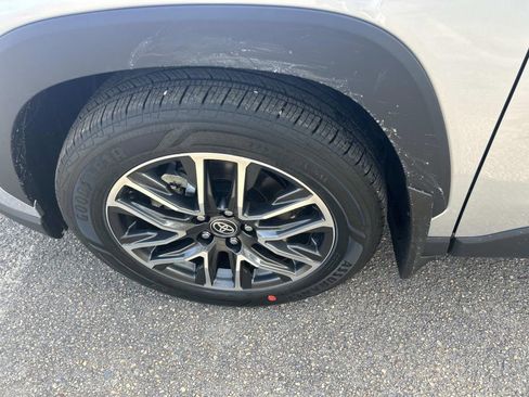 Used 2026 Toyota Corolla Cross XLE w/ Convenience Package image 16