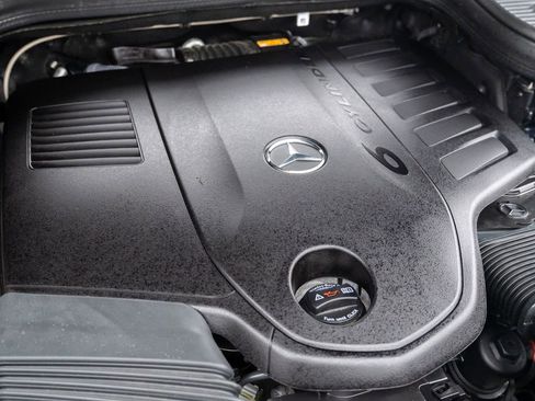 Used 2024 Mercedes-Benz GLS 450 4MATIC image 37