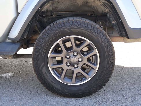 Used 2022 Jeep Gladiator Overland image 18