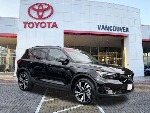Used 2024 Volvo XC40 B5 Plus w/ Climate Package AWD/4WD image 1