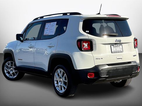 Certified 2022 Jeep Renegade Latitude image 11