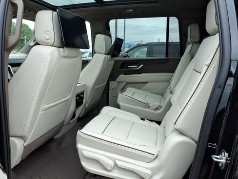 Used 2026 GMC Yukon XL Denali w/ Denali Reserve Package image 13