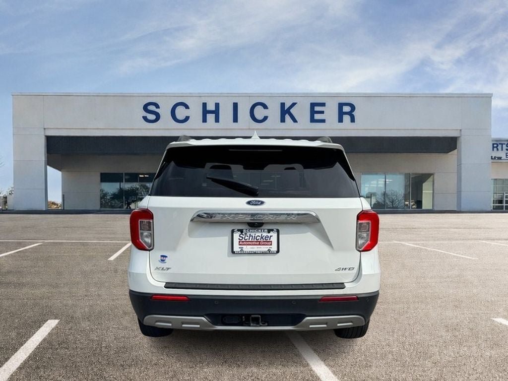 Used 2023 Ford Explorer XLT w/ Equipment Group 202A AWD/4WD image 4