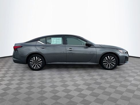 Used 2025 Nissan Altima 2.5 SV image 4