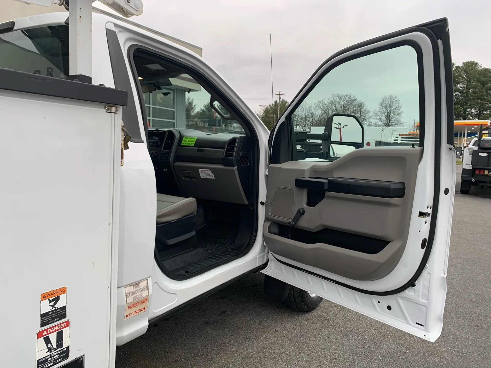 Used 2017 Ford F550 4x4 Regular Cab Super Duty image 22