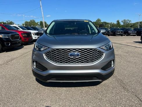 Certified 2024 Ford Edge SEL w/ Convenience Package AWD/4WD image 2