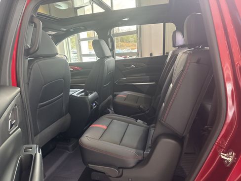 New 2026 Chevrolet Traverse RS w/ LPO, Floor Liner Package image 17