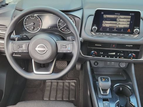 Used 2024 Nissan Rogue SV FWD image 24