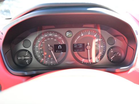 Used 2014 Aston Martin Vanquish Coupe image 25