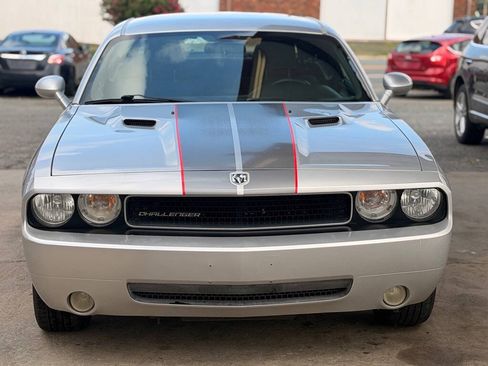 Used 2010 Dodge Challenger SE RWD image 6