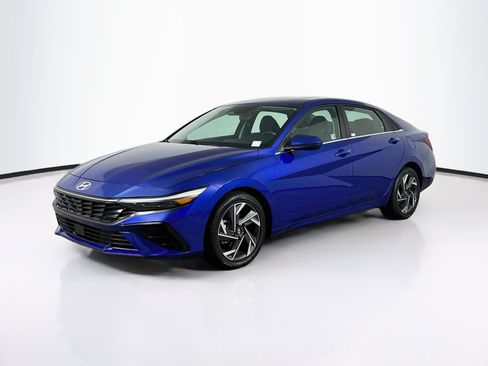 Used 2025 Hyundai Elantra SEL FWD image 3