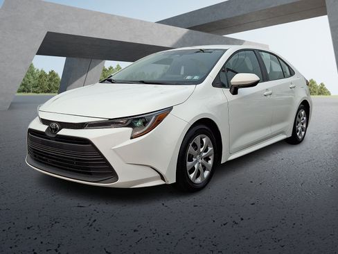 Used 2024 Toyota Corolla LE FWD image 3