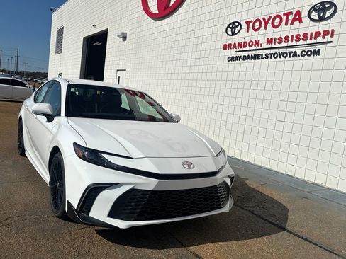 New 2026 Toyota Camry SE image 3