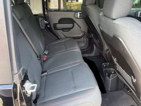 Used 2025 Jeep Wrangler Unlimited Rubicon w/ Convenience Group AWD/4WD image 12