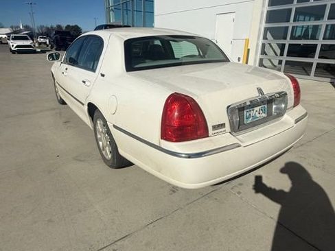 Used 2007 Lincoln Town Car Signature Limited image 5