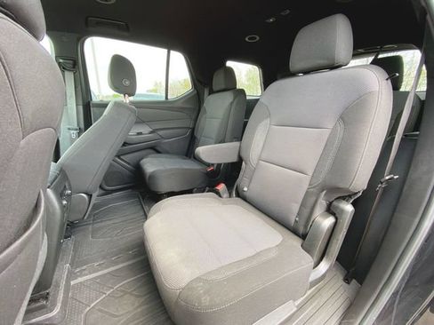 Used 2023 Chevrolet Traverse LT FWD image 23