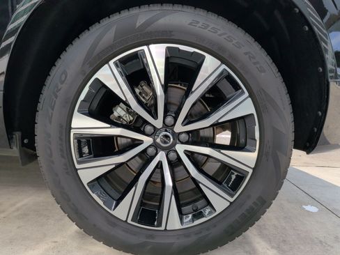 Used 2025 Volvo XC60 B5 Plus image 13