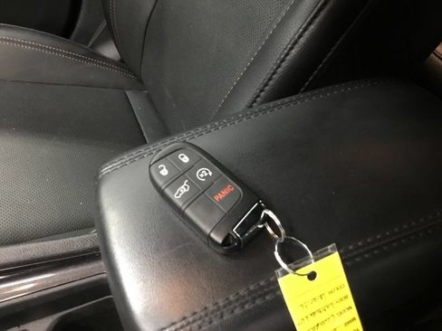 Used 2023 Jeep Compass Latitude w/ Sun and Sound Group AWD/4WD image 10