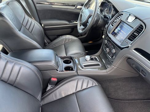 Used 2023 Chrysler 300 C image 14