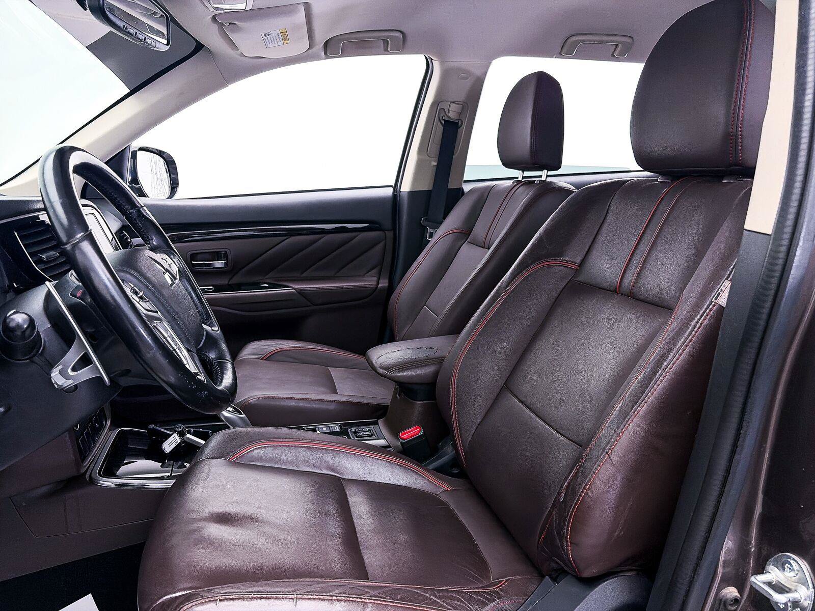 Used 2018 Mitsubishi Outlander SEL AWD/4WD image 12