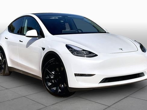Used 2023 Tesla Model Y AWD image 2
