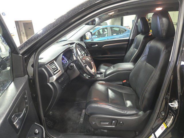 Used 2019 Toyota Highlander Limited Platinum AWD/4WD image 19