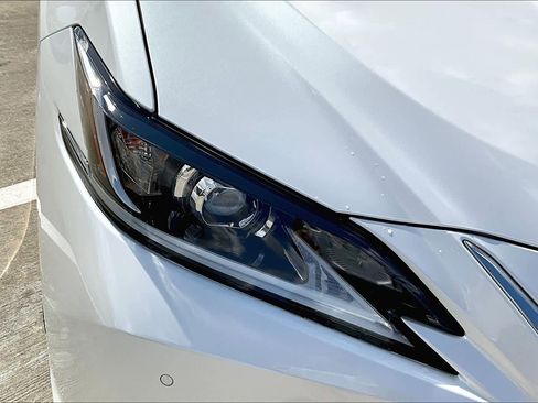 Certified 2025 Lexus ES 300h w/ Premium Package image 27