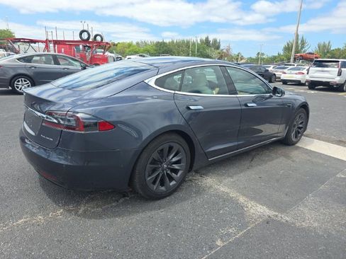 Used 2020 Tesla Model S Long Range Plus image 4