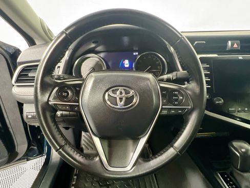 Used 2020 Toyota Camry XLE w/ Sunroof Package FWD image 17