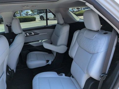 Certified 2025 Ford Explorer Platinum w/ Ultimate Package AWD/4WD image 14