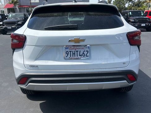 Used 2025 Chevrolet Trax LT w/ LT Convenience Package FWD image 6