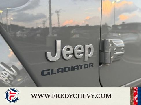 Used 2020 Jeep Gladiator Overland AWD/4WD image 30