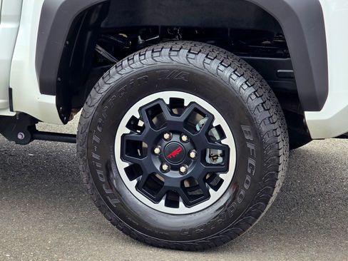 Used 2025 Toyota Tacoma TRD Off-Road AWD/4WD image 10