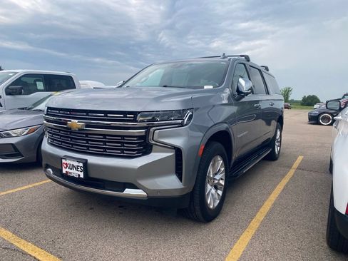 Used 2023 Chevrolet Suburban Premier AWD/4WD image 18