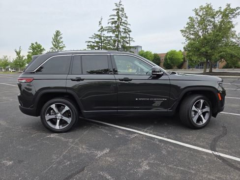 Used 2023 Jeep Grand Cherokee Limited AWD/4WD image 27