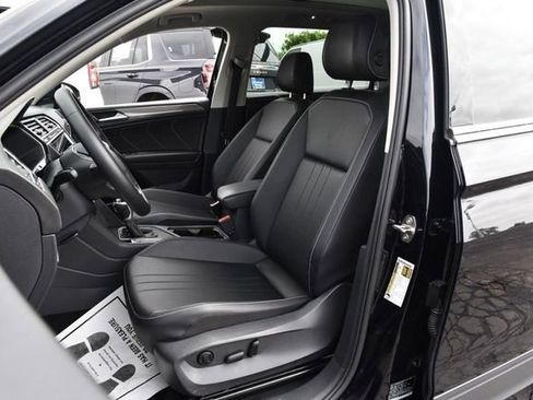 Certified 2023 Volkswagen Tiguan SE w/ Panoramic Sunroof Package FWD image 19