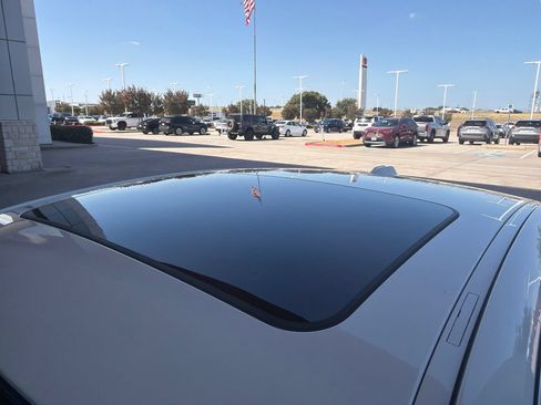 Used 2024 BMW 330i Sedan w/ Convenience Package RWD image 5